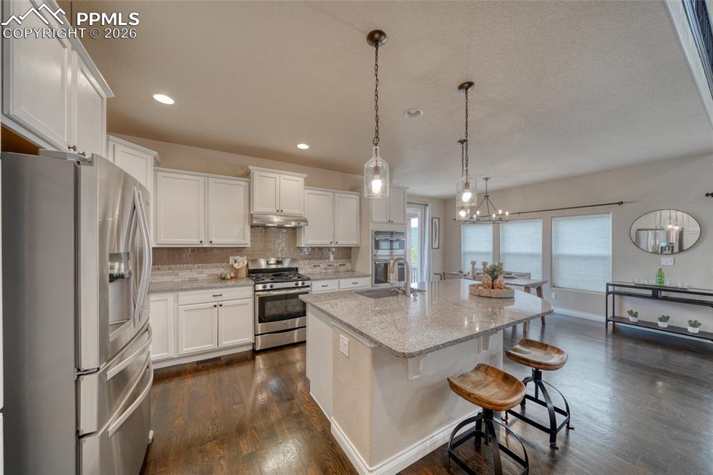 Image 16 of 50: Kitchen