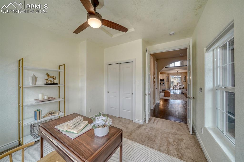 Image 8 of 50: Office