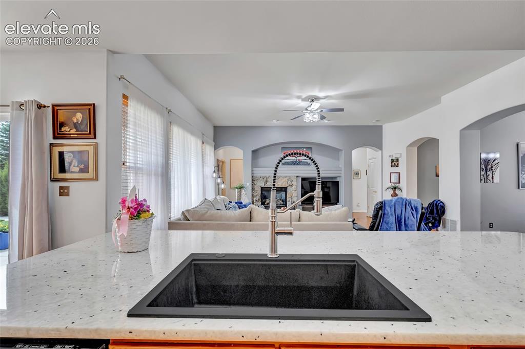 Image 12 of 45: Kitchen