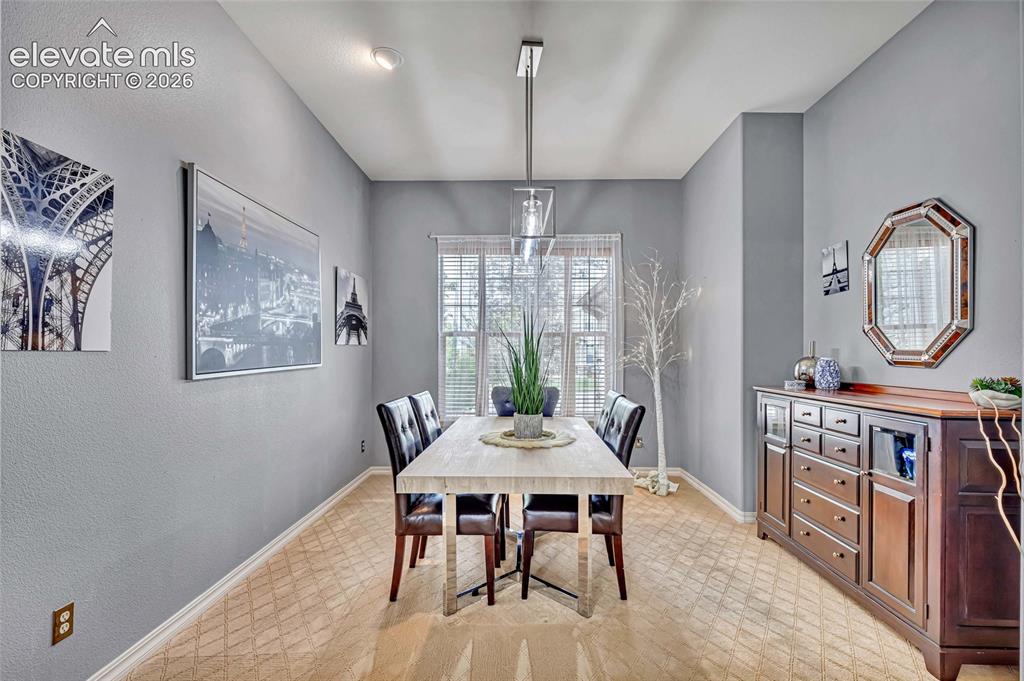 Image 17 of 45: Dining Area