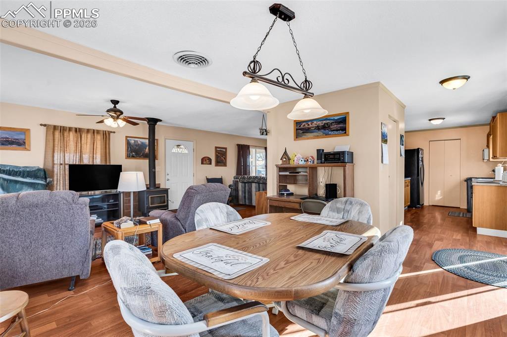 Image 15 of 44: Dining Area