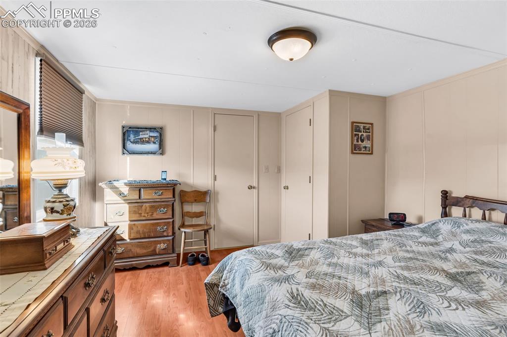 Image 25 of 44: Bedroom