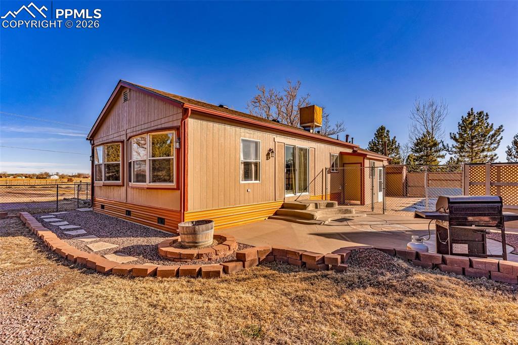 Image 27 of 44: Back of Structure