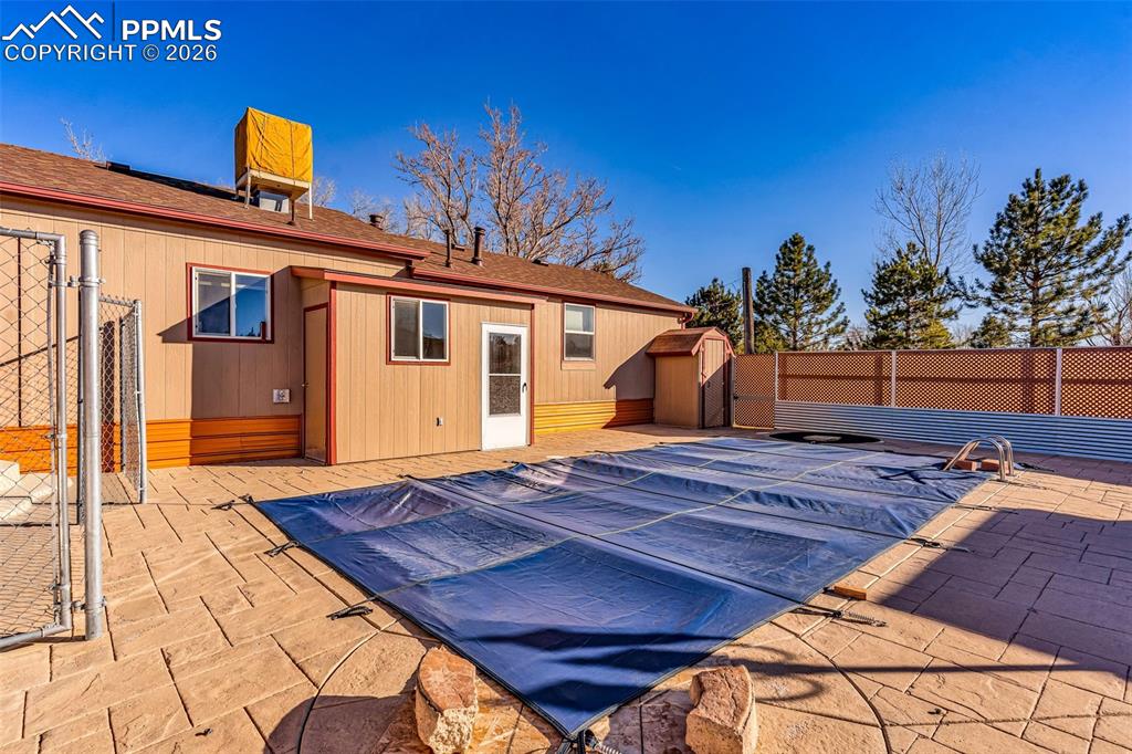 Image 28 of 44: Pool