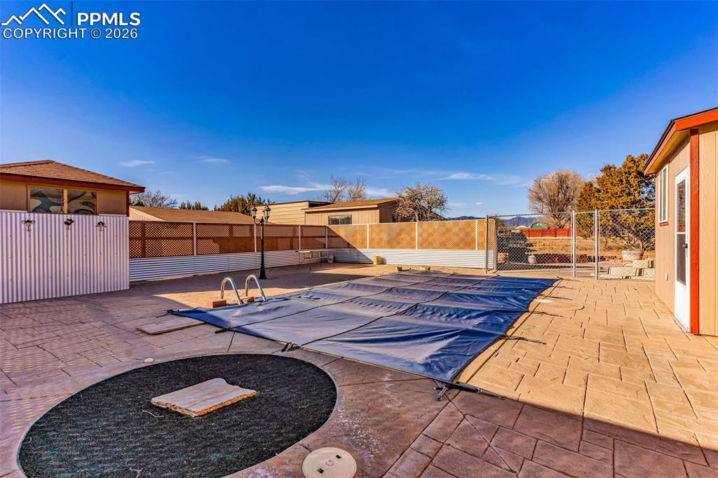 Image 30 of 44: Pool