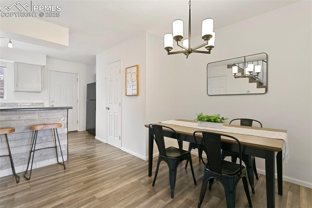 Image 11 of 36: Dining Area