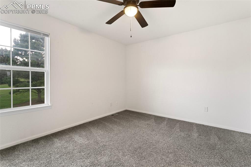 Image 14 of 36: Bedroom