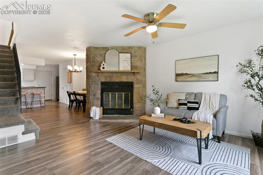 Image 4 of 36: Living Room
