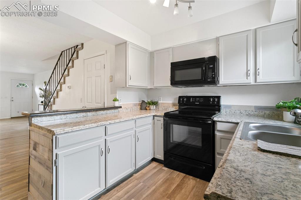 Image 8 of 36: Kitchen