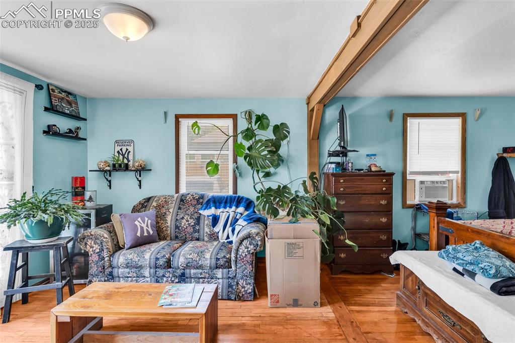 Image 15 of 41: Living Room