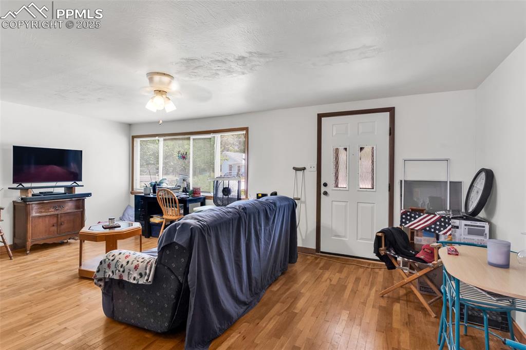 Image 7 of 41: Living Room