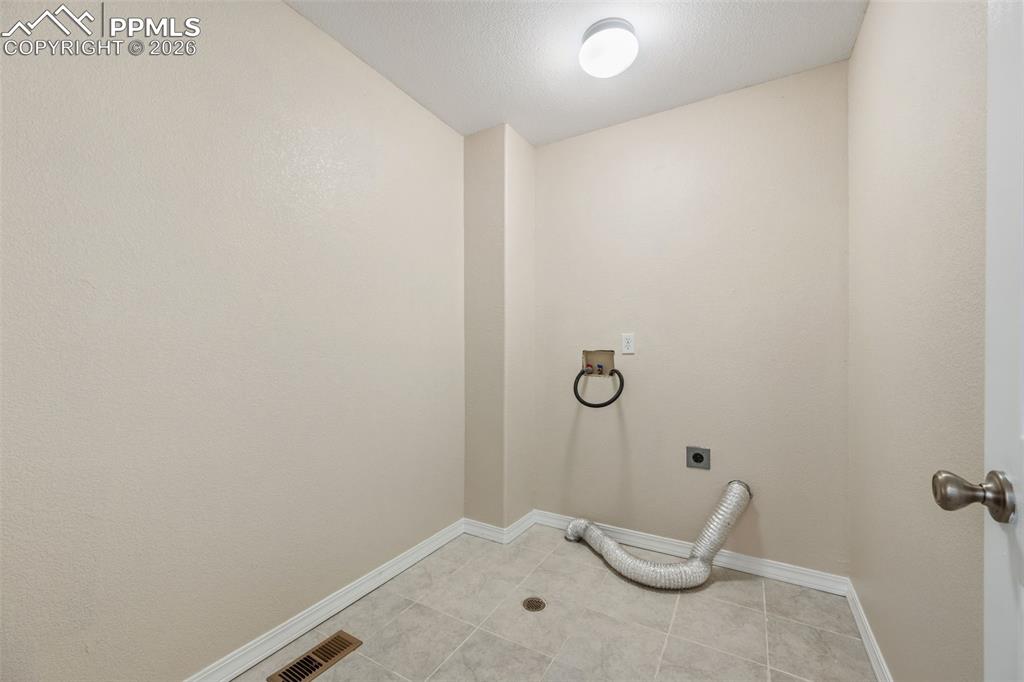 Image 19 of 38: Bathroom