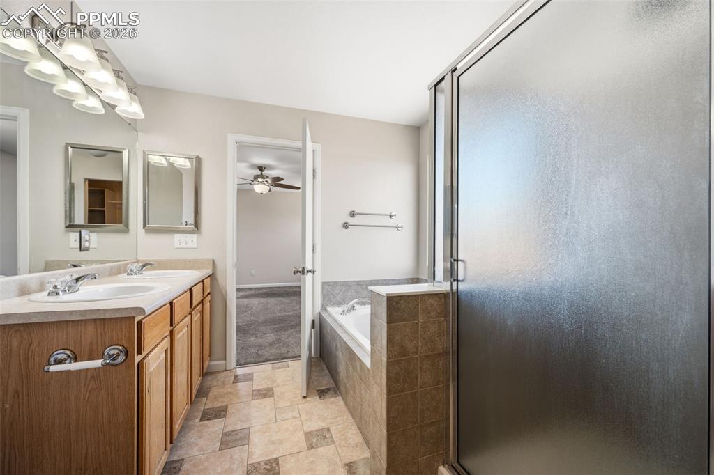 Image 23 of 38: Bathroom