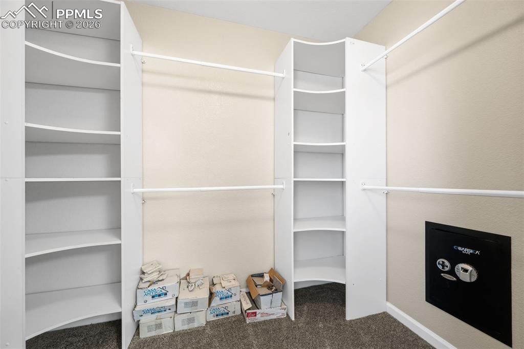 Image 24 of 38: Bathroom