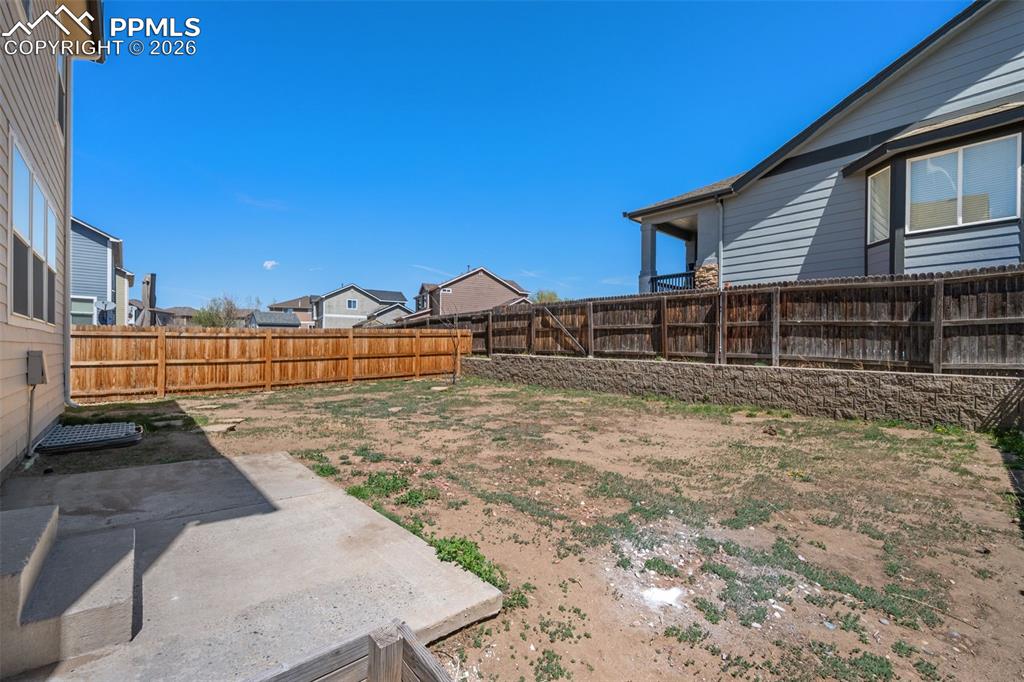 Image 35 of 38: Garage