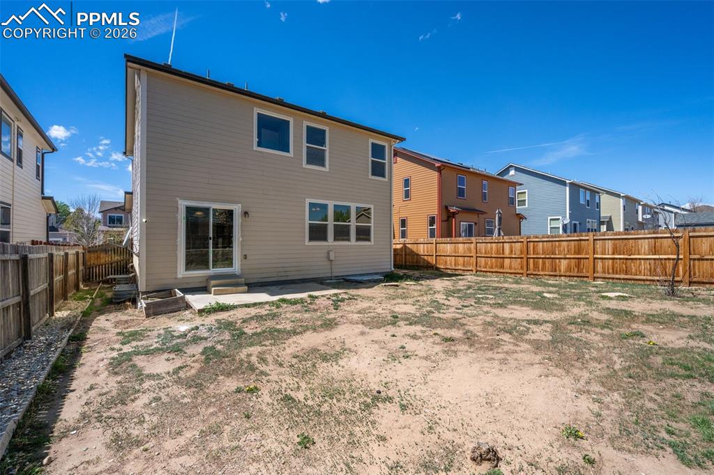 Image 36 of 38: Yard