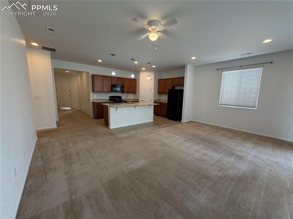 Image 11 of 25: Kitchen