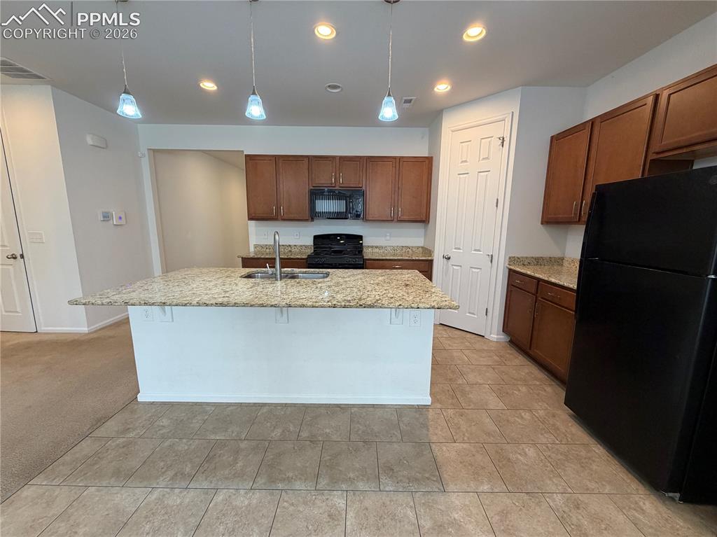 Image 8 of 25: Kitchen