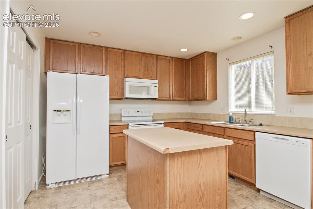 Image 11 of 42: Kitchen