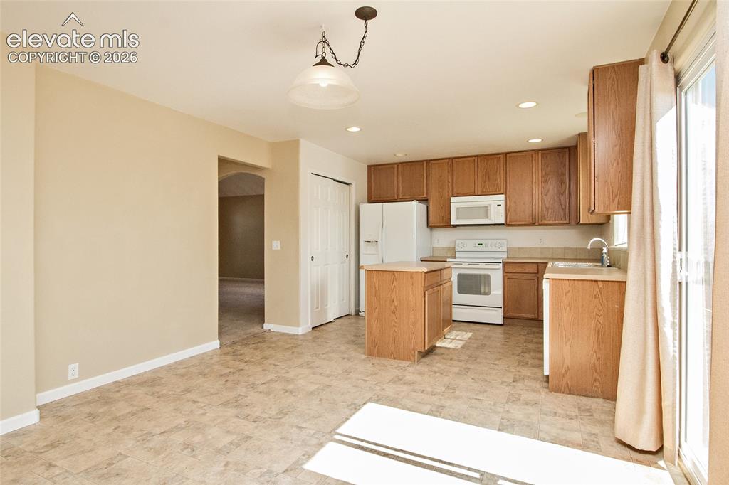Image 16 of 42: Kitchen