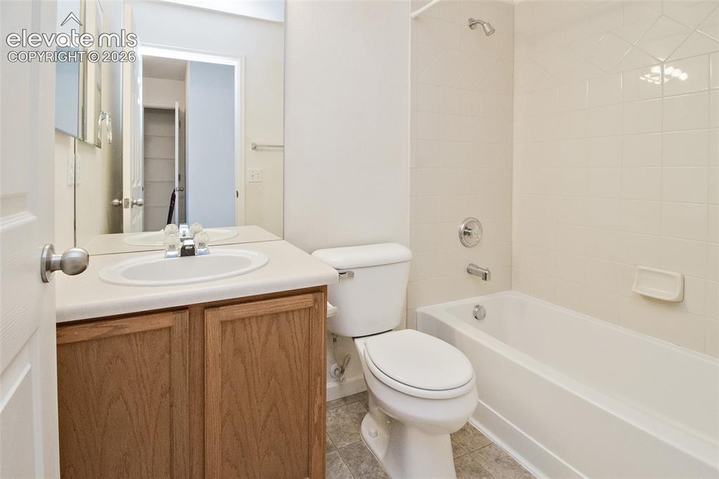 Image 28 of 42: Bathroom