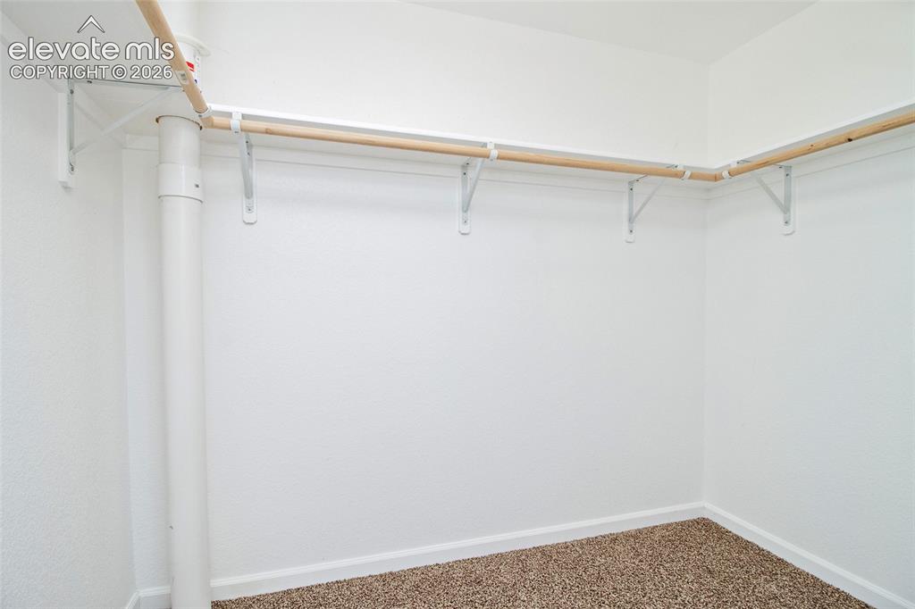 Image 41 of 42: Closet