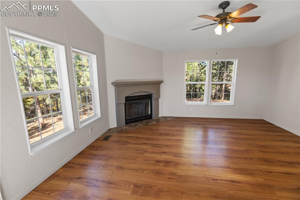 Image 40 of 49: Family Room