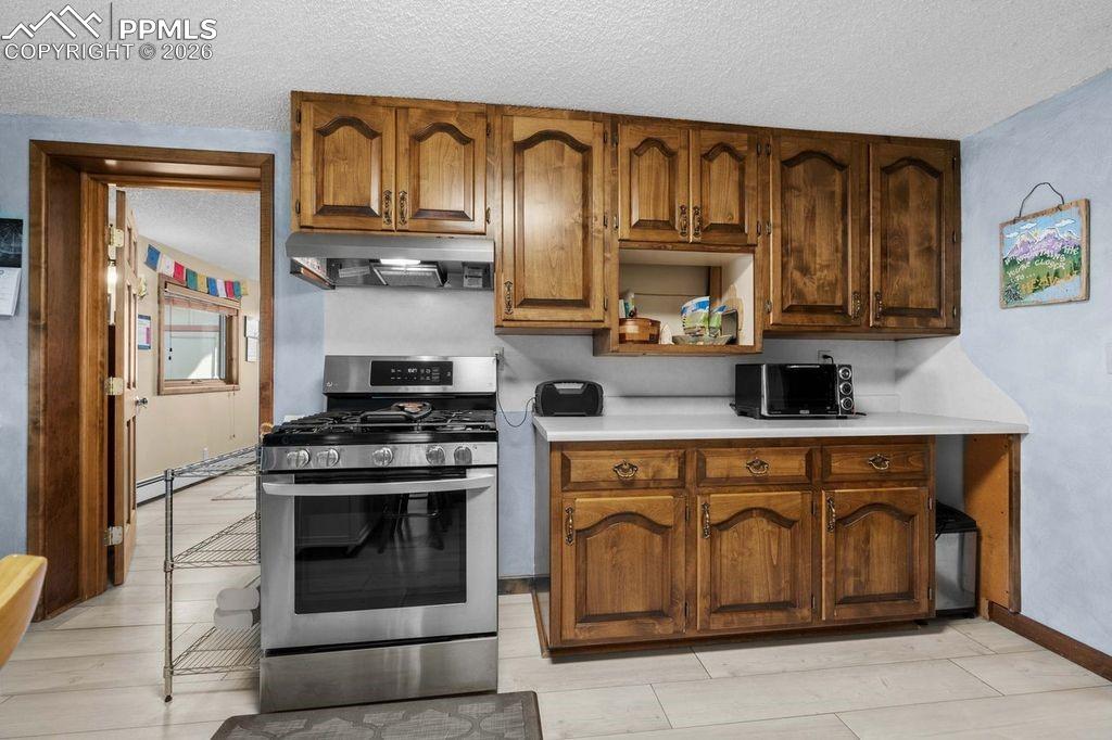 Image 10 of 32: Kitchen