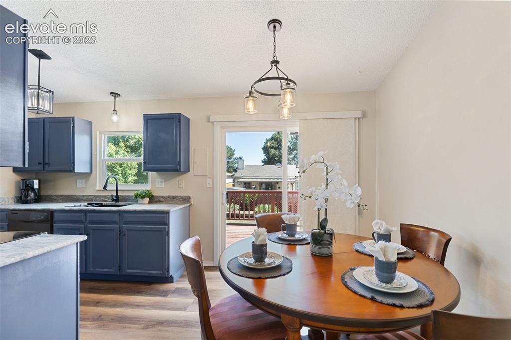 Image 9 of 33: Dining Area