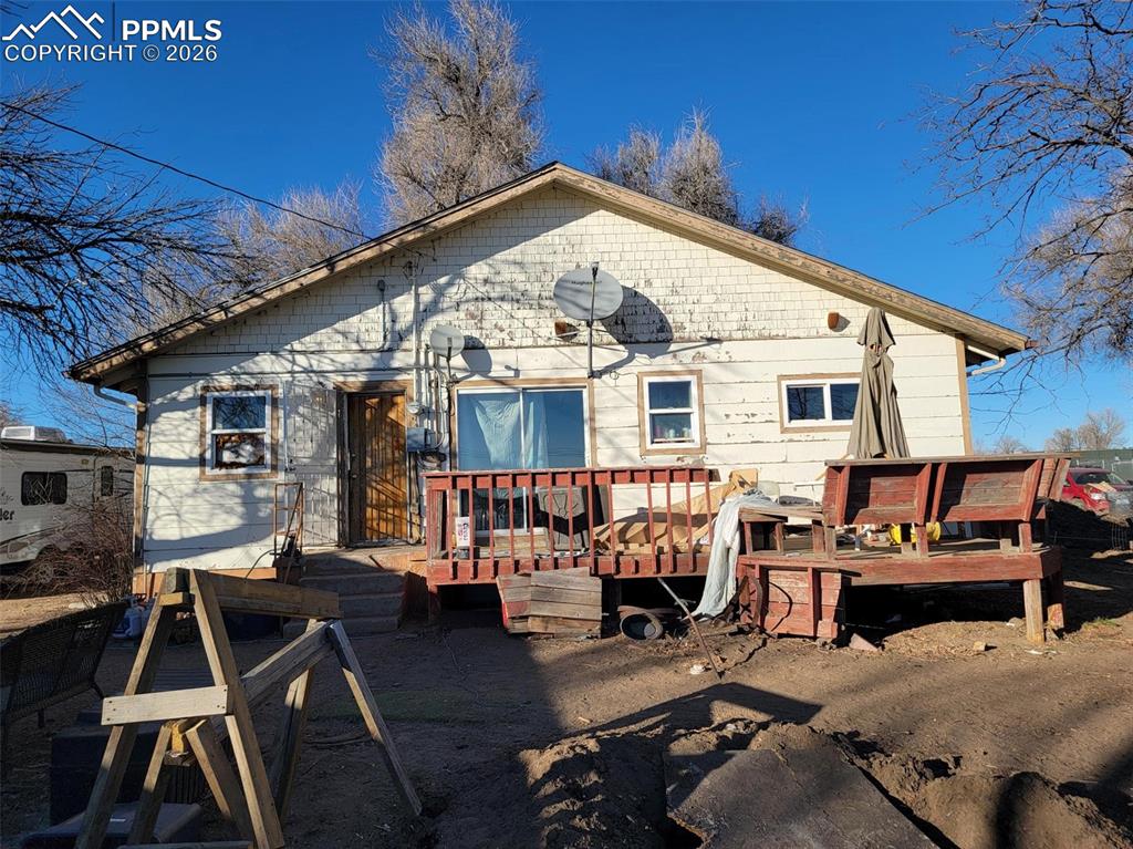 Image 4 of 8: Back of Structure