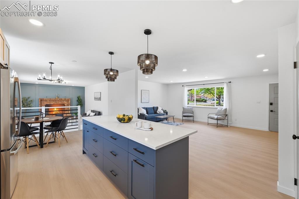 Image 15 of 49: Kitchen