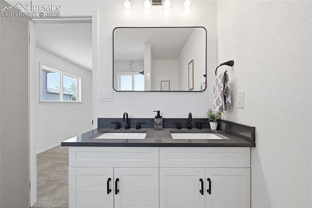 Image 24 of 49: Bathroom