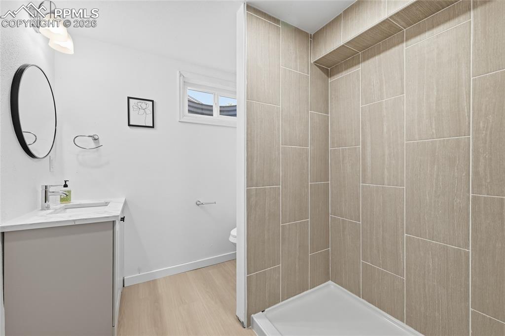 Image 34 of 49: Bathroom