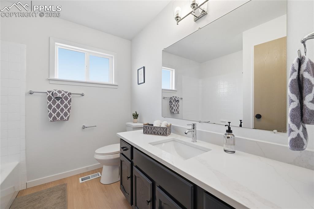 Image 4 of 49: Bathroom