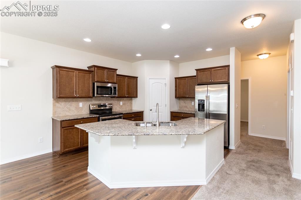 Image 16 of 50: Kitchen