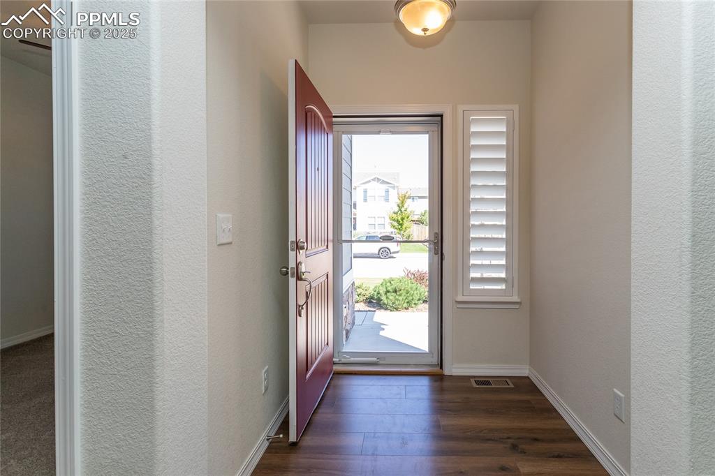 Image 8 of 50: Entry