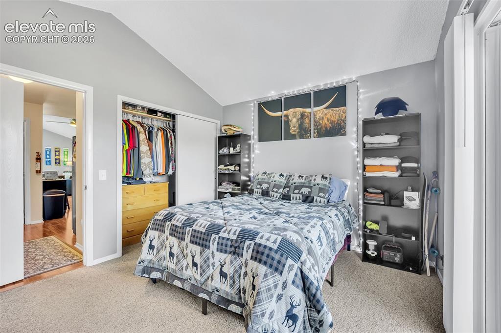 Image 6 of 13: Bedroom