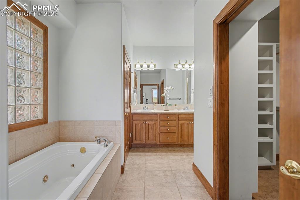 Image 8 of 44: Special Features