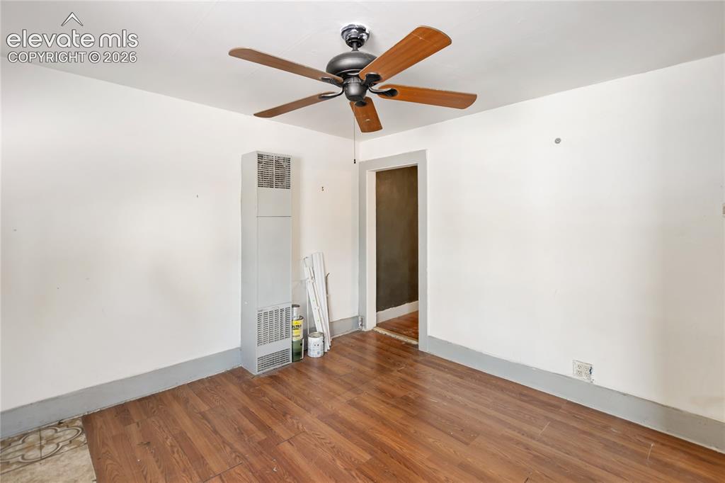 Image 19 of 48: Living room