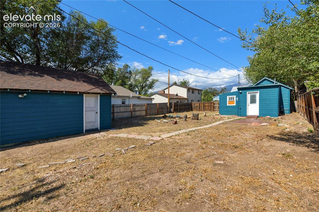 Image 43 of 48: Yard