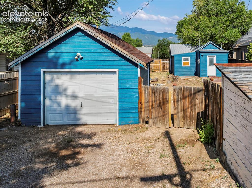 Image 6 of 48: Garage