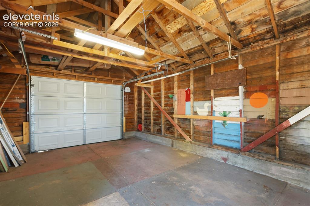 Image 7 of 48: Garage