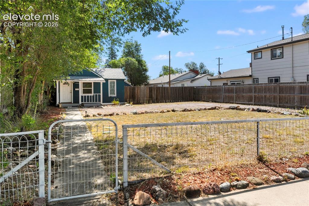 Image 8 of 48: Yard