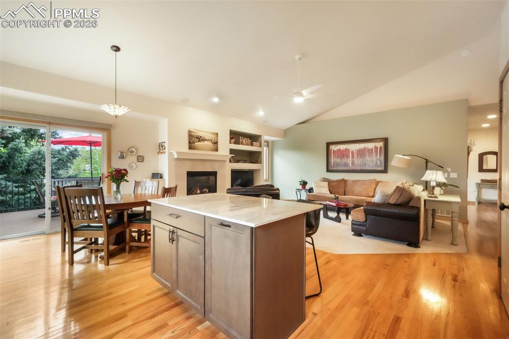 Image 13 of 50: Kitchen