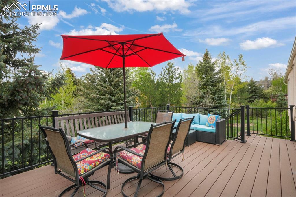 Image 18 of 50: Deck