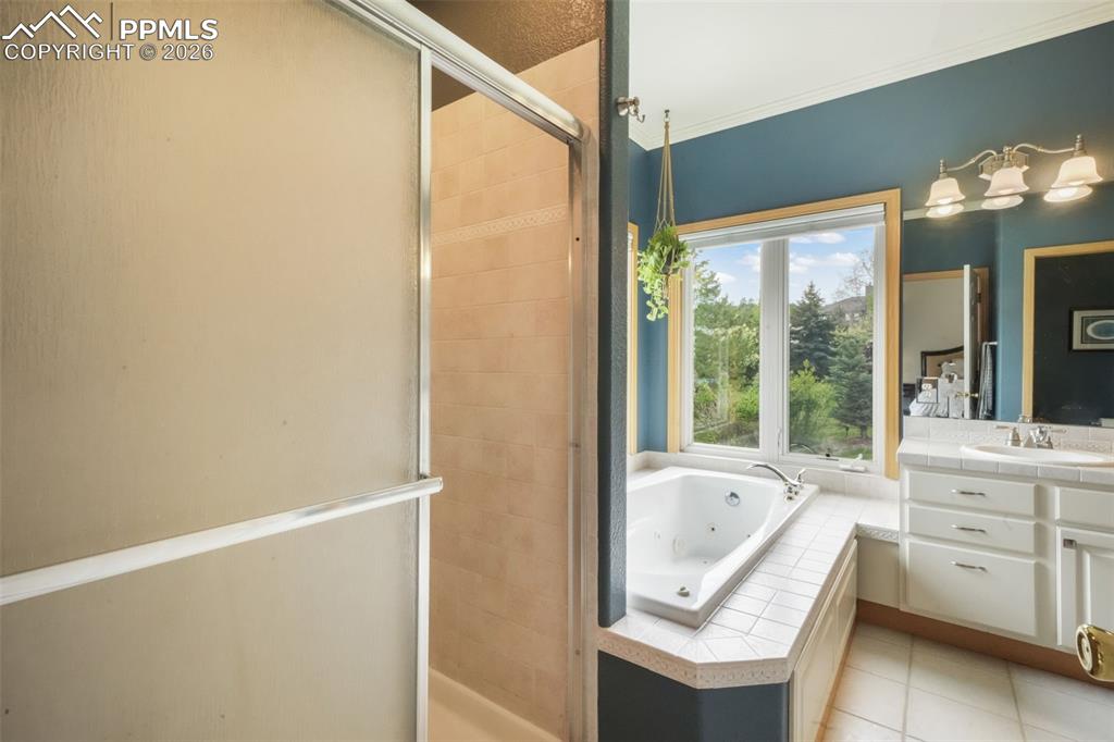 Image 25 of 50: Bathroom