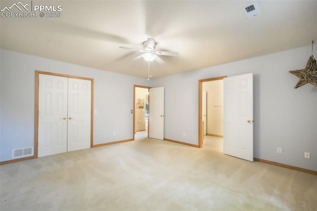 Image 38 of 50: Bedroom