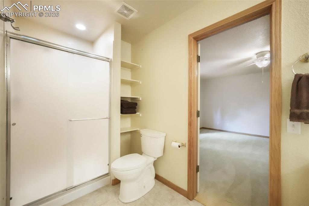 Image 43 of 50: Bathroom