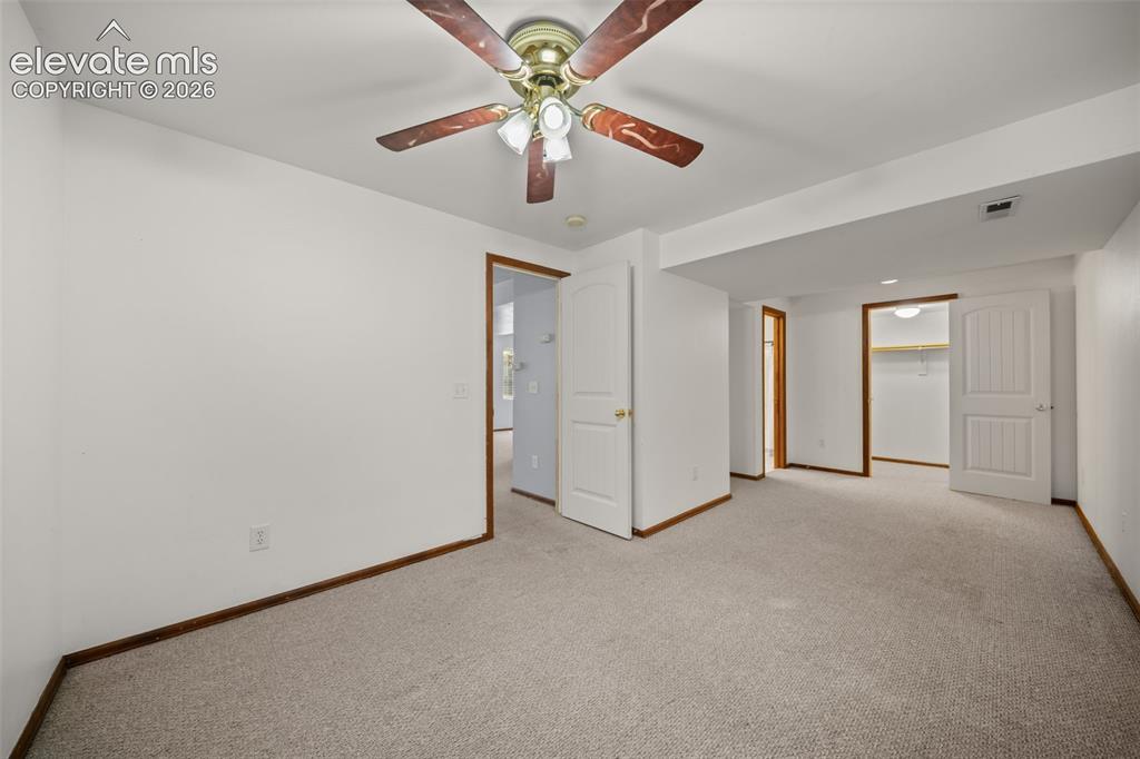 Image 31 of 48: Family Room