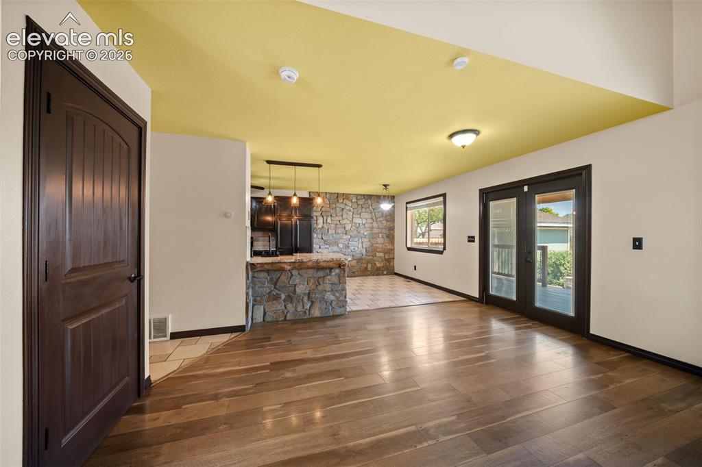 Image 9 of 48: Kitchen